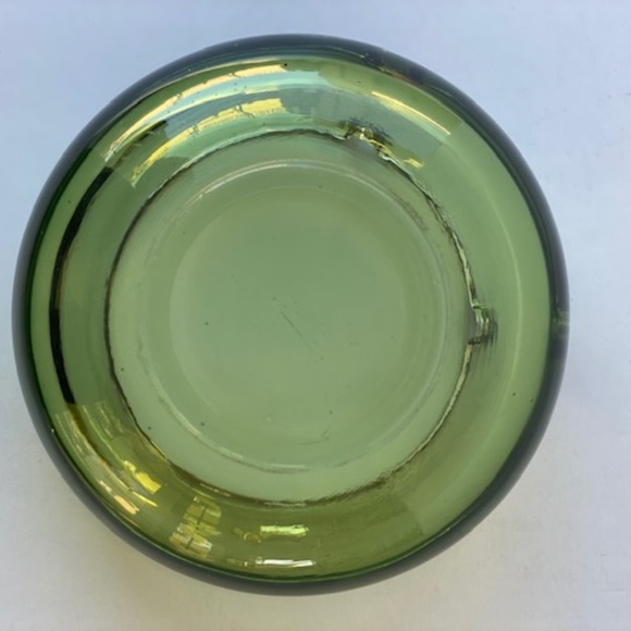Mid-century Modern Green Glass Ashtray - Picture 4 of 8